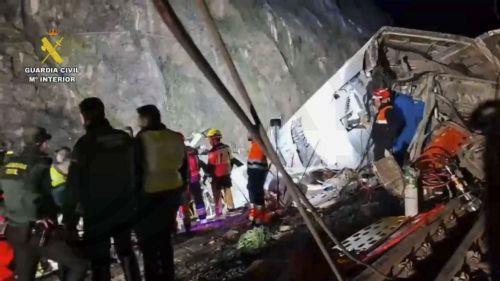 Τους 39 έφτασαν οι νεκροί, περισσότεροι από 150 οι τραυματίες από σύγκρουση τρένων στην Ισπανία