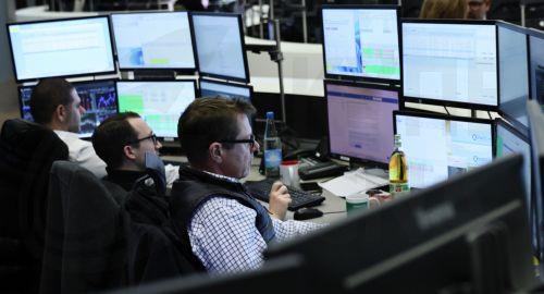 Ξεπέρασε τα $100 το ασήμι, πλησιάζει τα $5.000 ο χρυσός