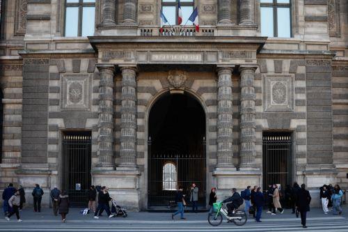 Πλημμύρισε αίθουσα του Λούβρου με πίνακες του 15ου και 16ου αιώνα
