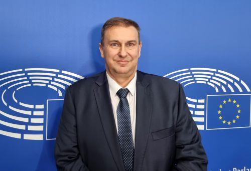 Η παράνομη μετανάστευση απειλεί τον ευρωπαϊκό τρόπο ζωής, λέει ο ευρωβουλευτής Ε. Ράντεφ