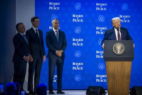 Ο Τραμπ υπέγραψε τον ιδρυτικό χάρτη του Συμβουλίου Ειρήνης στο Νταβός