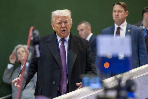 Ο Τραμπ προειδοποιεί τους Ευρωπαίους για «μεγάλα αντίποινα» εάν πωλήσουν αμερικανικά ομόλογα