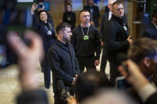 Όχι συμφωνία για την Ουκρανία, χωρίς την Ουκρανία, επαναλαμβάνει ο Ζελένσκι