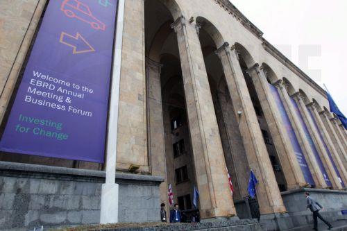 Οι δασμοί ΗΠΑ πλήττουν την ανάπτυξη Κεντρικής Ευρώπης και Βαλκανίων λέει η ΕΤΑΑ