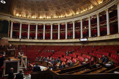 Η γαλλική Εθνοσυνέλευση απέρριψε τις προτάσεις μομφής κατά της Κυβέρνησης