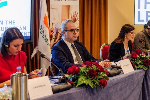 مينيلاو يؤكد أنه لا بديل عن الحل المتفق عليه للقضية القبرصية