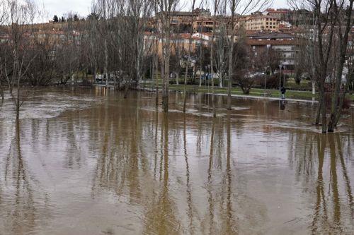 Ισπανία και Πορτογαλία προετοιμάζονται για νέες, έντονες βροχοπτώσεις