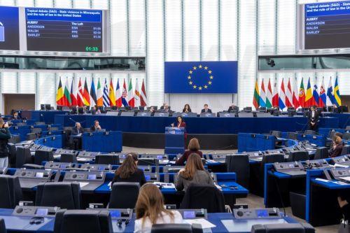 Παγώνει η Ευρωβουλή την συμφωνία ΕΕ - ΗΠΑ μετά τις απειλές Τραμπ για νέους δασμούς 15%