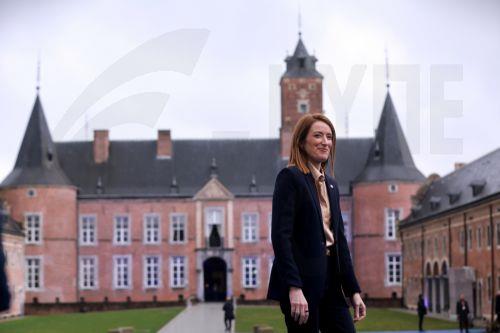 Να μην απειληθούν περιφερειακή σταθερότητα και διεθνές δίκαιο, λέει η Ρομπέρτα Μέτσολα