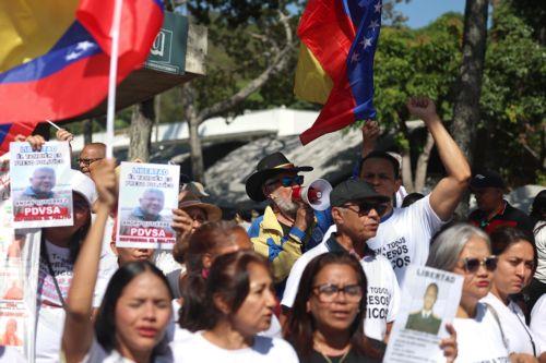 Χιλιάδες στην πρώτη μεγάλη διαδήλωση της αντιπολίτευσης στη μετά Μαδούρο εποχή