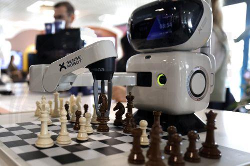 Νέες κατευθυντήριες οδηγίες για τη χρήση AI και δεδομένων στην εκπαίδευση από Κομισιόν