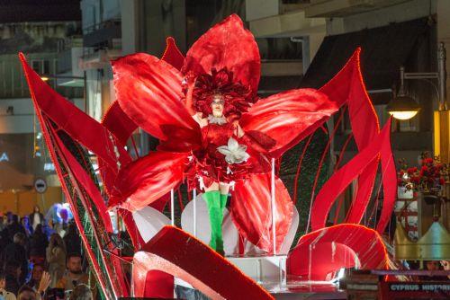 Εντυπωσιακή είσοδος της Βασίλισσας του Λεμεσιανού Καρναβαλιού