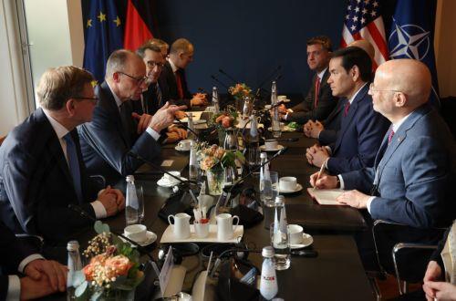 Συνάντηση Ρούμπιο, Σύρων αξιωματούχων και Κουρδων στη διάσκεψη του Μονάχου