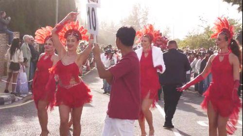 Πολύχρωμη γιορτή χαράς στην καρναβαλίστικη παρέλαση στον Άγ.Γεώργιο Πέγειας