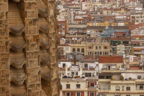 Η Βαρκελώνη διπλασιάζει τον τουριστικό φόρο για να χρηματοδοτήσει τη στέγαση