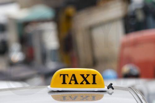 Τεχνολογικοί κολοσσοί επενδύουν στη Wayve για ανάπτυξη στόλου ρομποτικών ταξί