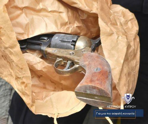 Δύο συλλήψεις μετά τον εντοπισμό ποσότητας πέραν των 200 κιλών ναρκωτικών και οπλισμού στον Στρόβολο [BINTEO]