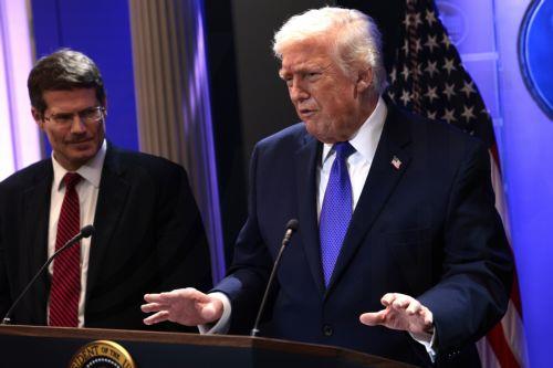 Ο Τραμπ ανακοινώνει νέο παγκόσμιο δασμό 10%