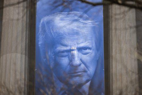 Ο Τραμπ ανακοίνωσε ότι αυξάνει τον προσωρινό «παγκόσμιο δασμό» στο 15%