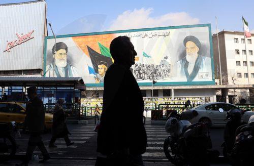 Το ΗΒ αποσύρει το προσωπικό του από το Ιράν προσωρινά