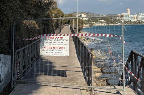 Στα όρια του ο παραλιακός πεζόδρομος Αγ. Τύχωνα λέει ο Δήμος Αμαθούντας