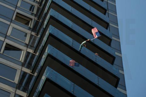 Οι ΗΠΑ στα χέρια «εντελώς ανεύθυνων ανθρώπων» λέει ο Ντομινίκ ντε Βιλεπέν