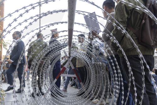 Κουβέιτ: Καπνός υψώνεται από τον τομέα όπου βρίσκεται η πρεσβεία των ΗΠΑ