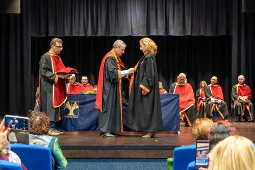 Επίτιμη διδάκτωρ της Σχολής Ανθρωπιστικών Επιστημών του ΠΚ η ηθοποιός Π.Αβραάμ