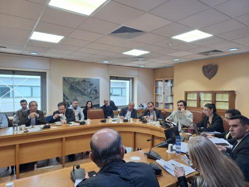 Αύξηση φοιτητικής χορηγίας και εισοδηματικών κριτηρίων ζητά η Επ. Παιδείας της Βουλής