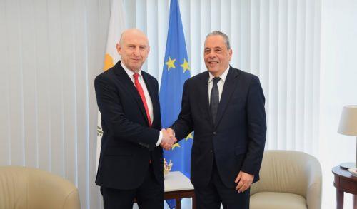 Ενίσχυση συνεργασίας σε θέματα ασφάλειας συζήτησε με Βρετανό ομόλογο ο Πάλμας