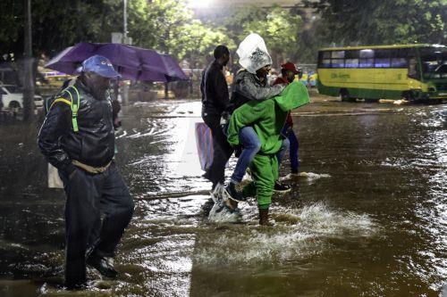 Δέκα άνθρωποι πνίγηκαν από ξαφνικές πλημμύρες στο Ναϊρόμπι