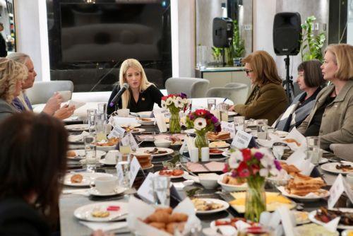 Πρόγευμα ΠτΒ σε γυναίκες Πρέσβειρες για την Ημέρα της Γυναίκας