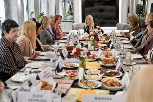 Περιορισμένη η εκπροσώπηση των γυναικών στην πολιτική, λέει η ΠτΒ