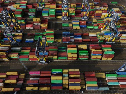 Πλεόνασμα €128 δισ. στο εμπορικό ισοζύγιο αγαθών καταγράφηκε στην ΕΕ το 2025