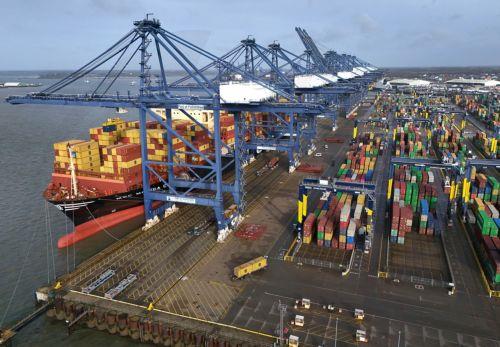 «Όχι» Στάρμερ στον Τραμπ για πολεμικά πλοία στα Στενά του Ορμούζ