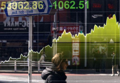 Σε υψηλά επίπεδα οι τιμές πετρελαίου και χρυσού, πιέσεις στις αγορές λόγω πολέμου