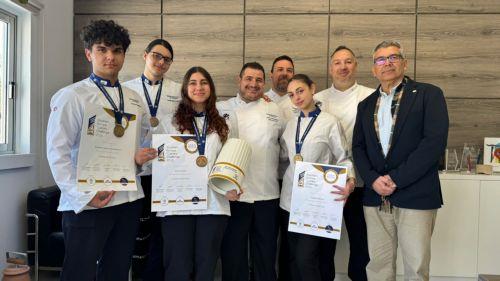 Η ΤΕΣΕΚ Μακάριος Γ Λευκωσίας αναδείχθηκε «School of the Year» στον Διαγωνισμό Μαγειρικής Ν. Ευρώπης