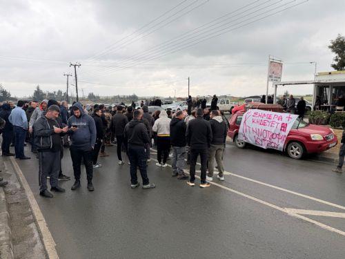 Κτηνοτρόφοι έκλεισαν τον δρόμο Αραδίππου - Αβδελλερού συμβολικά για 15 λεπτά