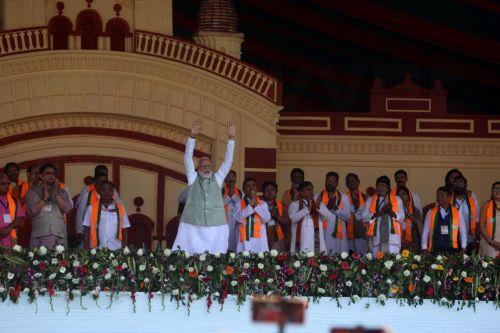 Mε τον Πρόεδρο του Ιράν συνομίλησε ο Ινδός Πρωθυπουργός