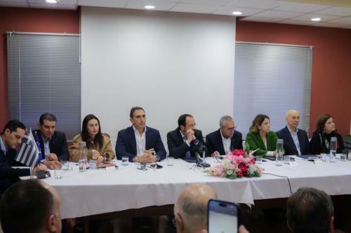 Στις πυρόπληκτες κοινότητες οι €890.000 που έδωσαν επιχειρήσεις και κόσμος είπε ο ΠτΔ