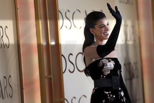 Απόκοσμο μυστήριο και δεινόσαυροι στο πρώτο τρέιλερ του «The End of Oak Street»