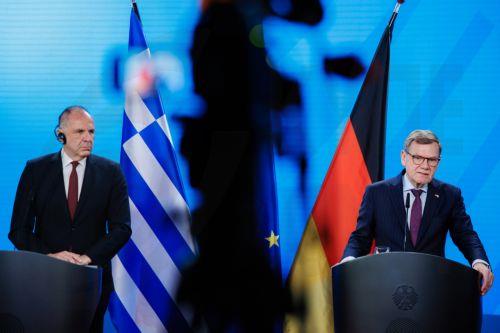 Η Ελλάδα δεν προτίθεται να εμπλακεί στον πόλεμο, δήλωσε ο Έλληνας Υπουργός Εξωτερικών στο Βερολίνο