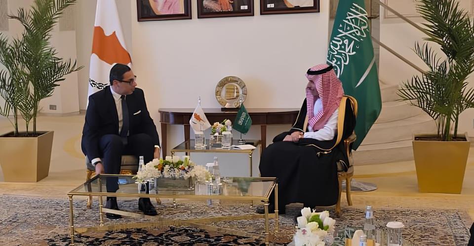 Η κατάσταση στην περιοχή συζητήθηκε σε συνάντηση Κόμπου με Σαουδάραβα ΥΠΕΞ στο...