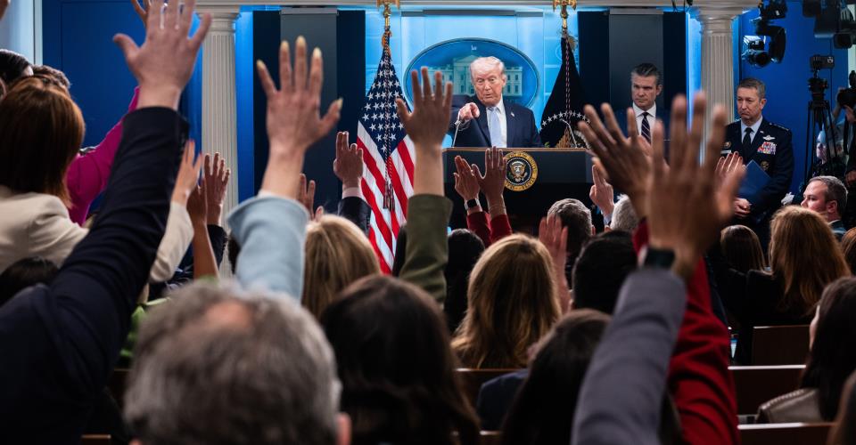 Ο Τραμπ δηλώνει "πολύ αισιόδοξος" ενόψει των σημαντικών διαπραγματεύσεων στο...