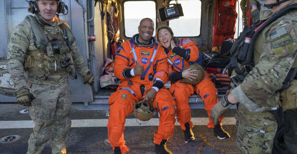 Πίσω στη Γη οι αστροναύτες της αποστολής Άρτεμις 2