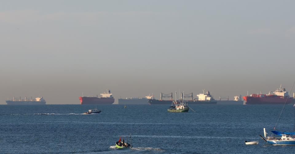 Στα 913 τα πλοία στον Κόλπο δύο μήνες μετά το κλείσιμο των Στενών του Ορμούζ