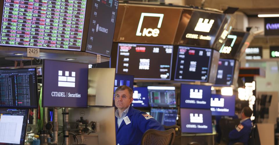 Η Wall Street ανακάμπτει καθώς οι τιμές του πετρελαίου υποχωρούν