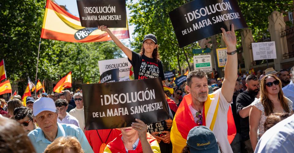 Δεκάδες χιλιάδες στους δρόμους της Μαδρίτης υπέρ της παραίτησης Σάντσεθ