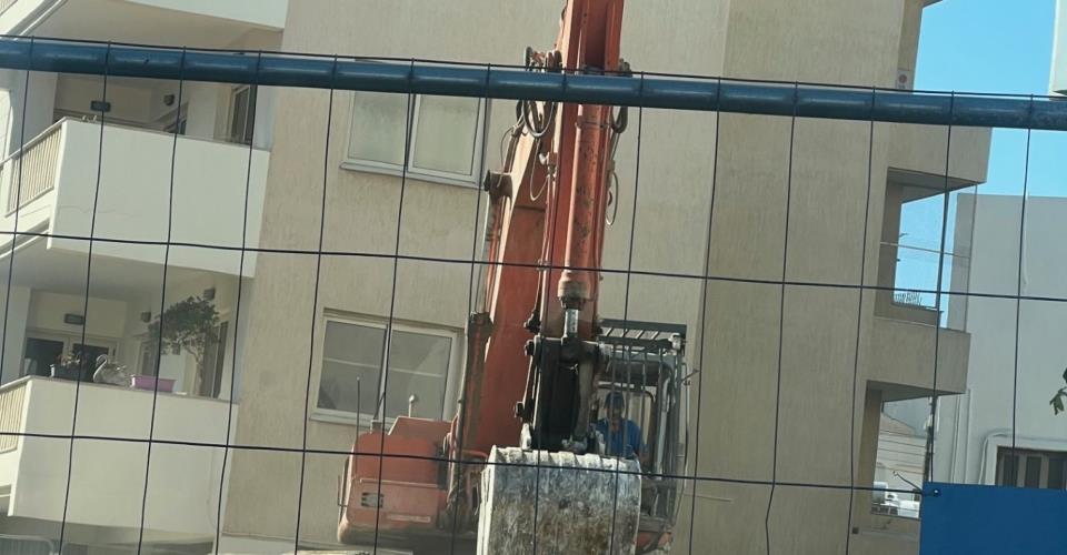 Στη Λάρνακα κατεδαφίζονται δύο ακόμα επικίνδυνες κατοικίες, λέει στο ΚΥΠΕ ο...