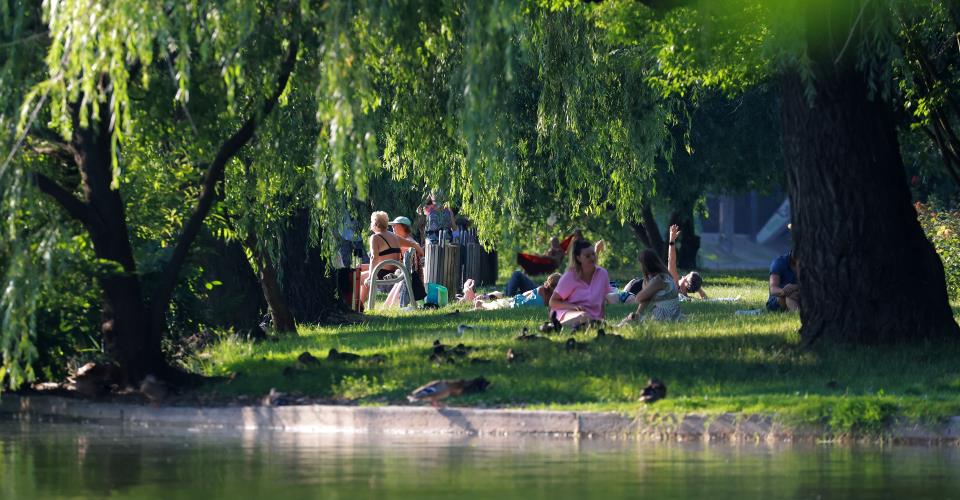 Περισσότεροι από 1.300 θάνατοι αποδίδονται στον καύσωνα στην Ευρώπη, σύμφωνα με...